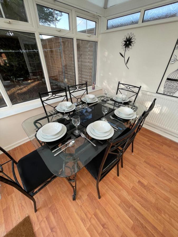 Alder House - A Modern Vibrant 4 Bedroom House Marston Green Kültér fotó