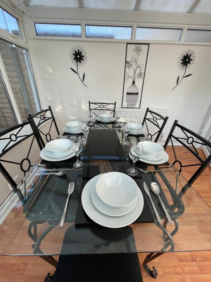 Alder House - A Modern Vibrant 4 Bedroom House Marston Green Kültér fotó